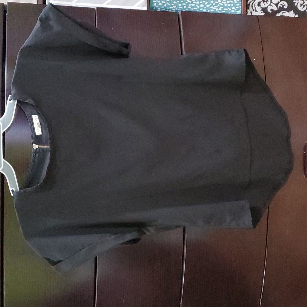 Black cap sleeve top